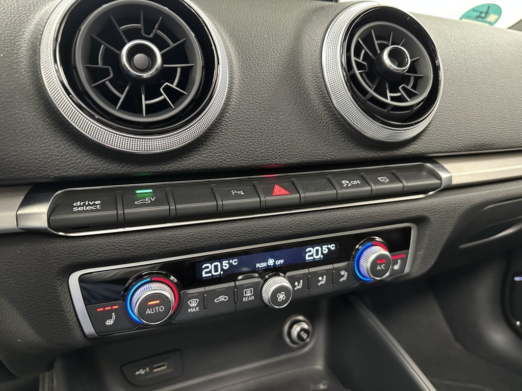 Audi A3 sportback 40 e-tron s line sport plus | b&o | panoramadak | trekhaa