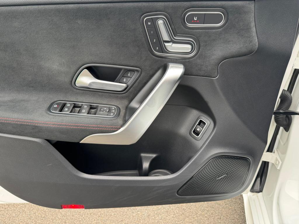 Mercedes-Benz A-Klasse 250 e business solution amg night limited automaat ,