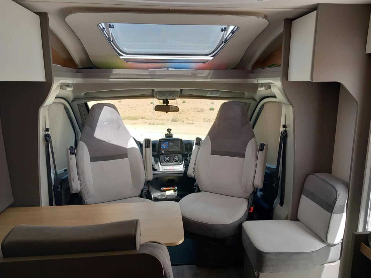 LMC Tourer T660 165pk lengte bedden en hagelbestendig!