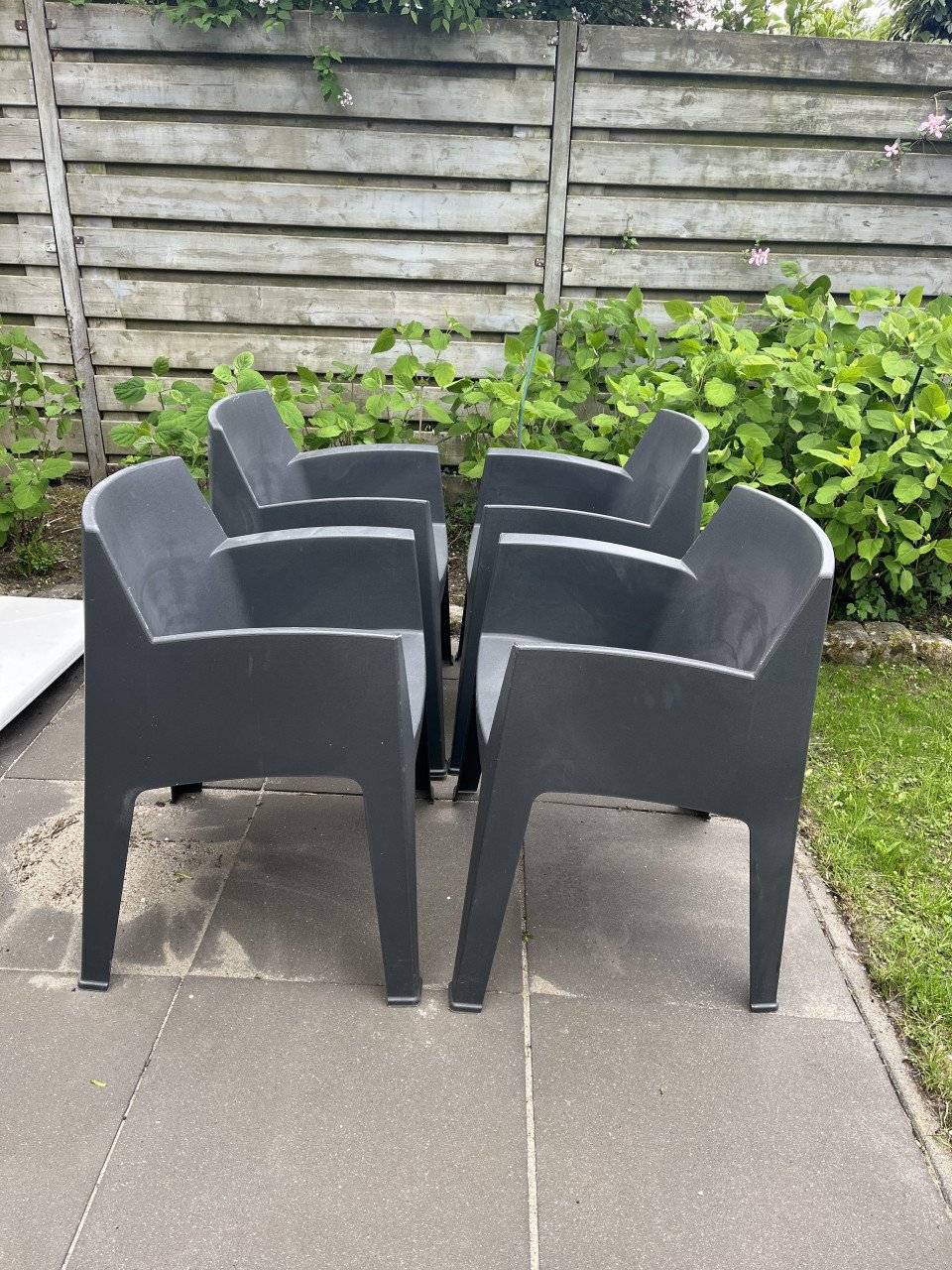 Gratis - 4 tuinstoelen (gereserveerd)