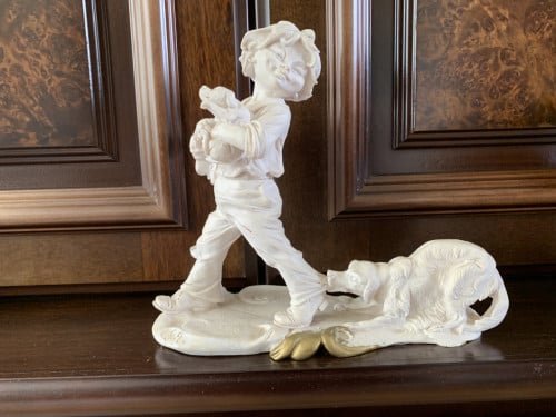 JOCHIE MET HONDJES VAN CAPODIMONTE,  GESIGNEERD