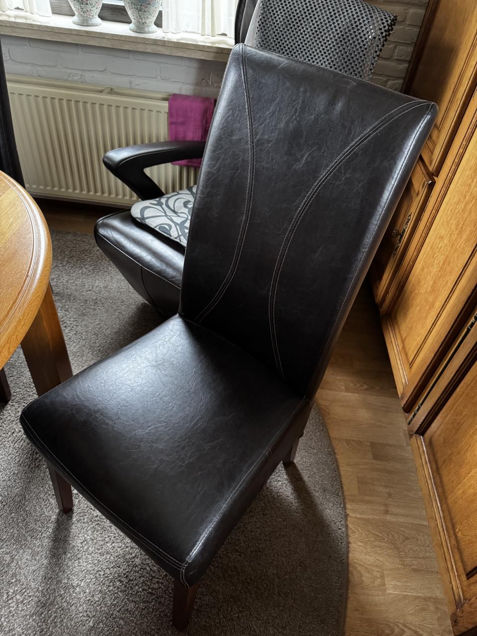 Massief eiken tafel uitschuifbaar inclusief stoelen