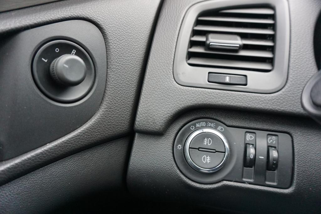 Opel Insignia 1.8 edition climate / cruise controle / parkeersensor