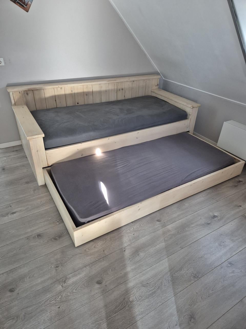 Bed 90×200