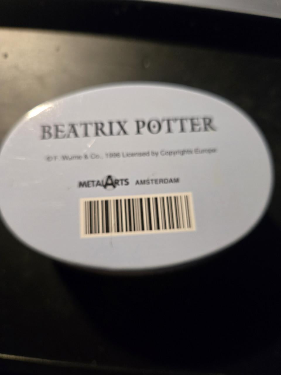 Vintage Beatrix Potter blikje of doosje met een afbeelding van Tom Kitten.