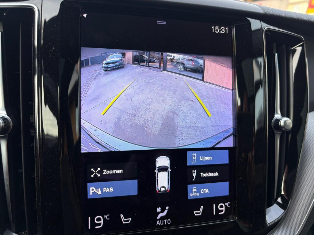 Volvo XC60 2.0 b4 r-design