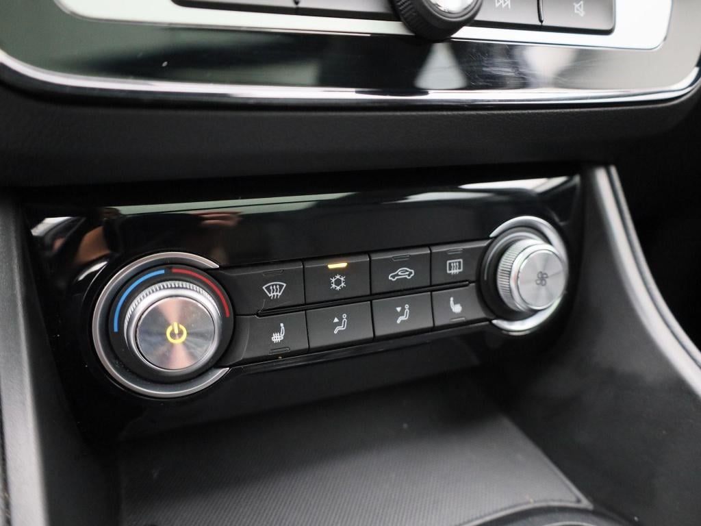 MG Zs Ev mg luxury 45 kwh | automaat | panoramadak | leder | navigatie | ai