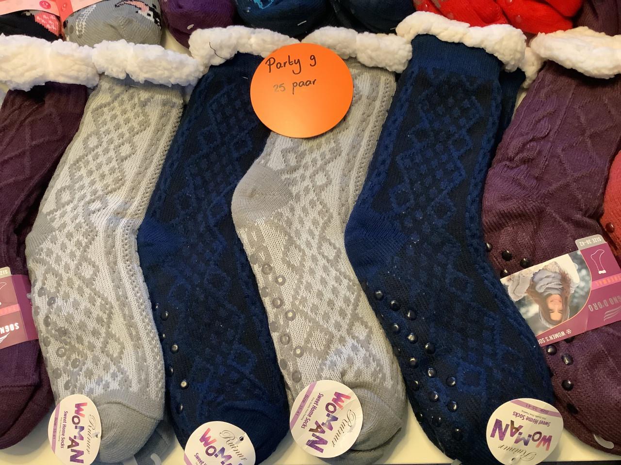 Partij heerlijk warme dames fluffy huissokken. ( partij 9)