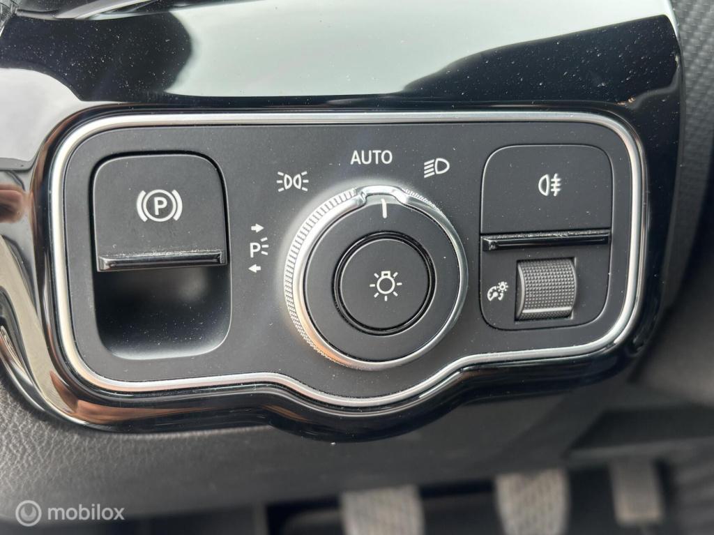 Mercedes-Benz Cla shooting brake 19 inch apple carplay 180