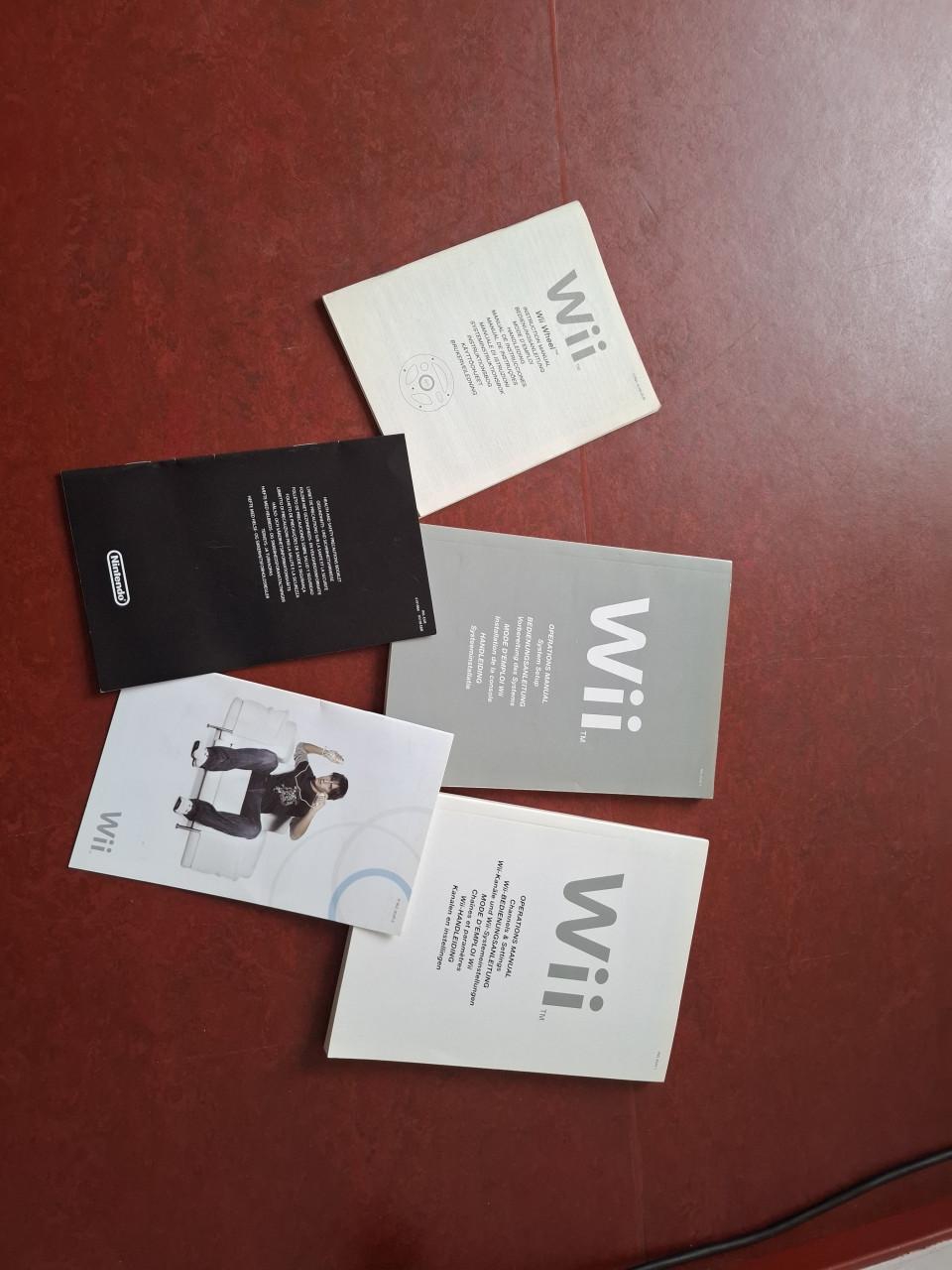 Nintendo Wii Console + Games + Guitar Hero Gitaar