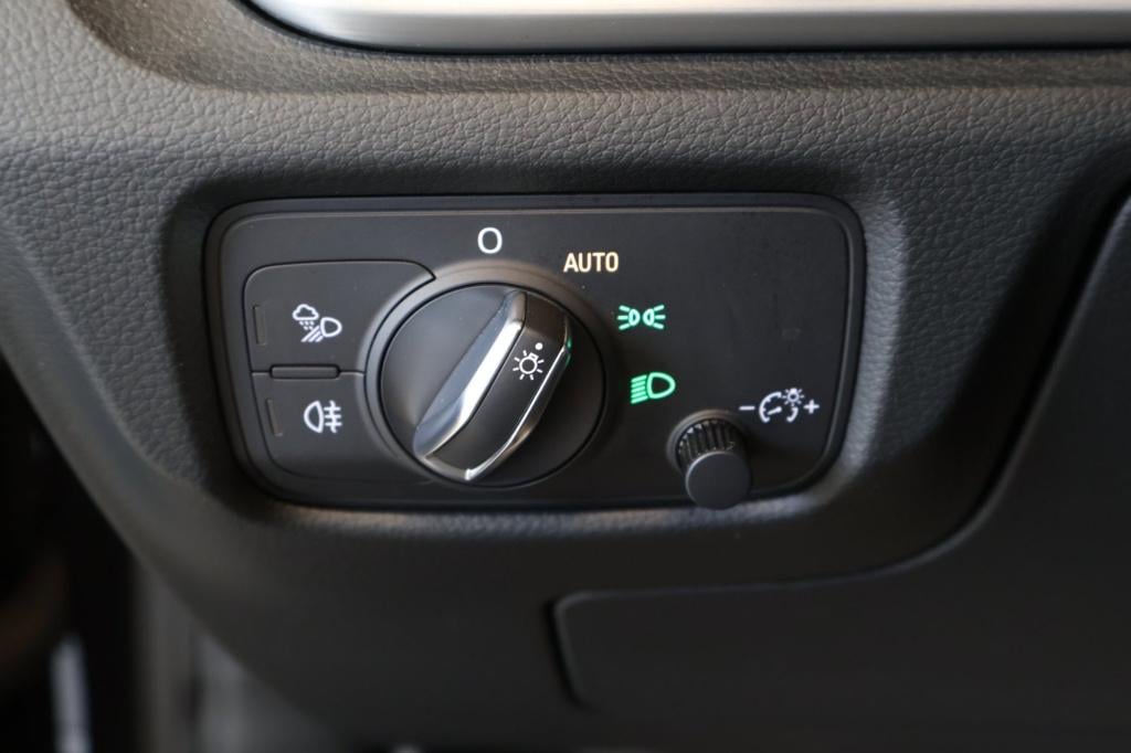 Audi A3 cabriolet 1.5 tfsi cod sport s line edition, carplay, stoel+nek ver