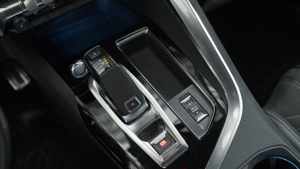 Peugeot 3008 1.6 puretech 180 eat8 gt | trekhaak | camera | dodehoekdetecti