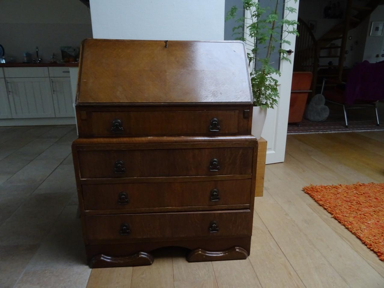 Mooi antiek bureautje