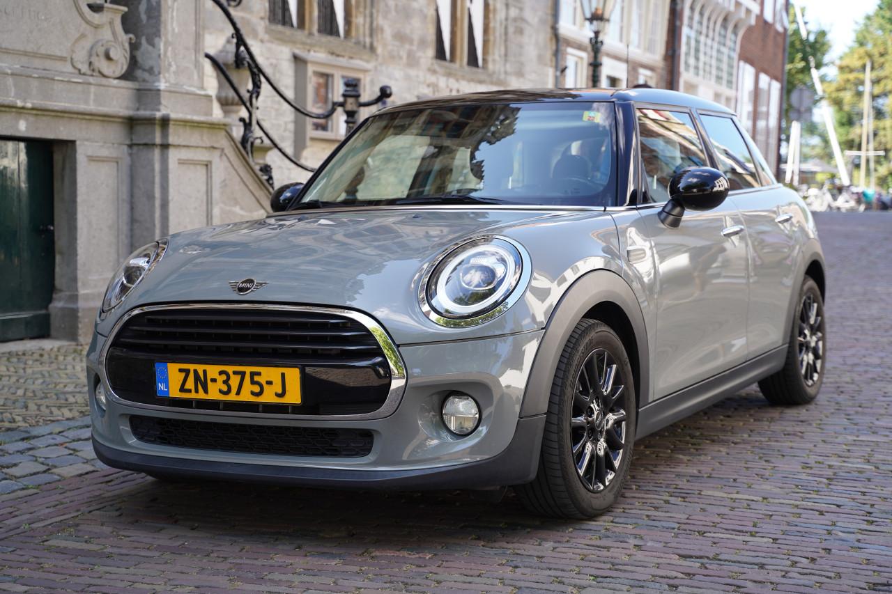 Zeer nette Mini 5-deurs Business I PANO I 2E EIG I 2019