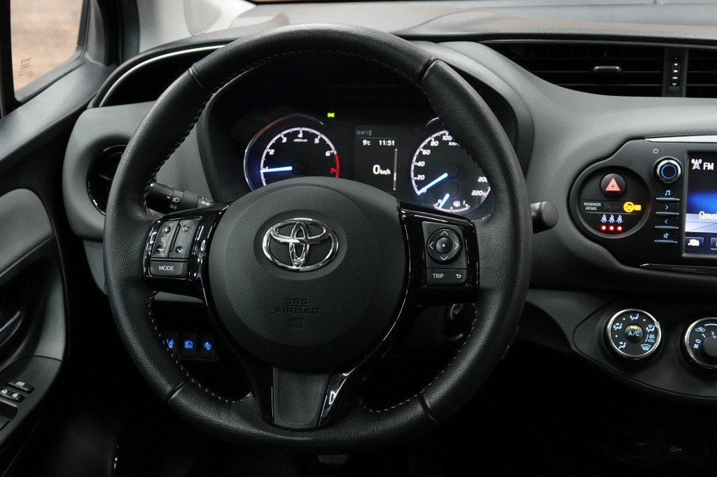 Toyota Yaris 1.0 vvt-i | camera | 15" | bluetooth |