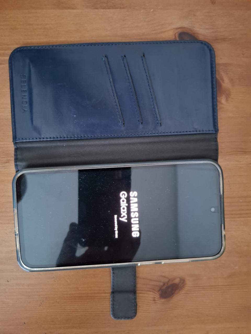 Samsung Galaxy A55 5G + Gear sport smartwatch