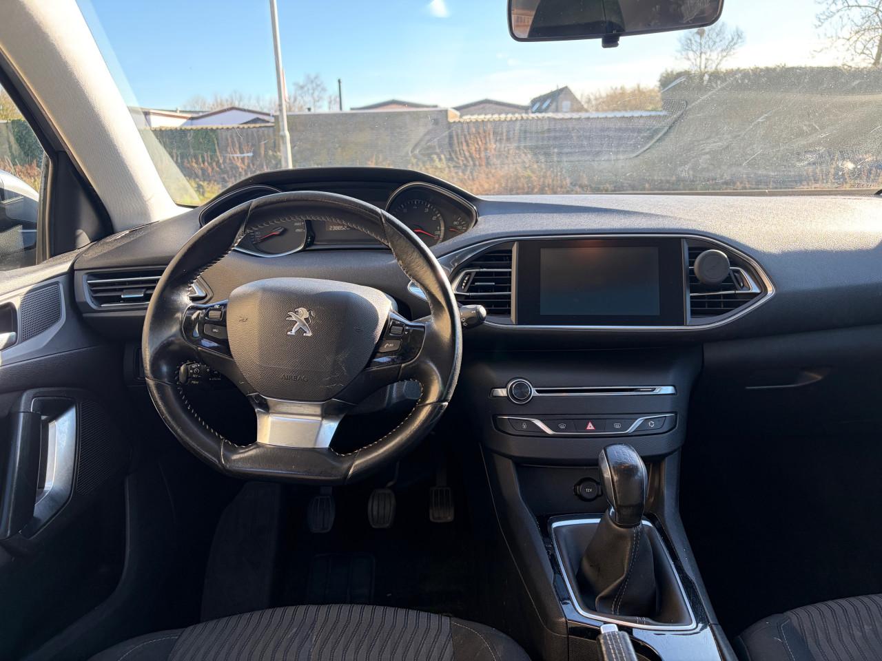 Peugeot 308 1.2 e thp sw 2015 airco navigatie