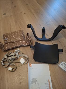 Stokke tripp trapp babyset zwart incl kussen en riempjes