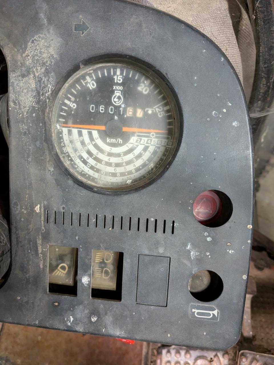 John Deere tractor 2140