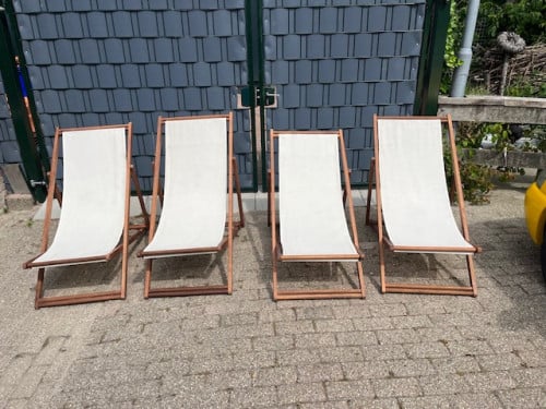2 inklapbare strandstoelen met teakhouten frame