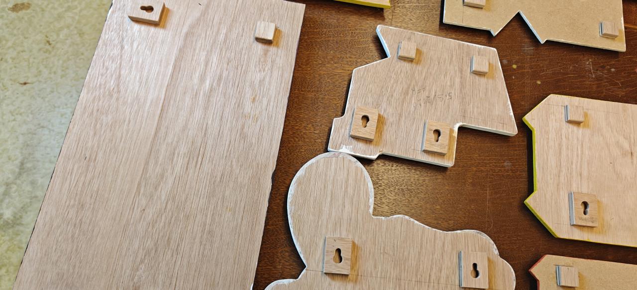 Fleur u Mancave op verschilde Logo’s  van Artiesten .