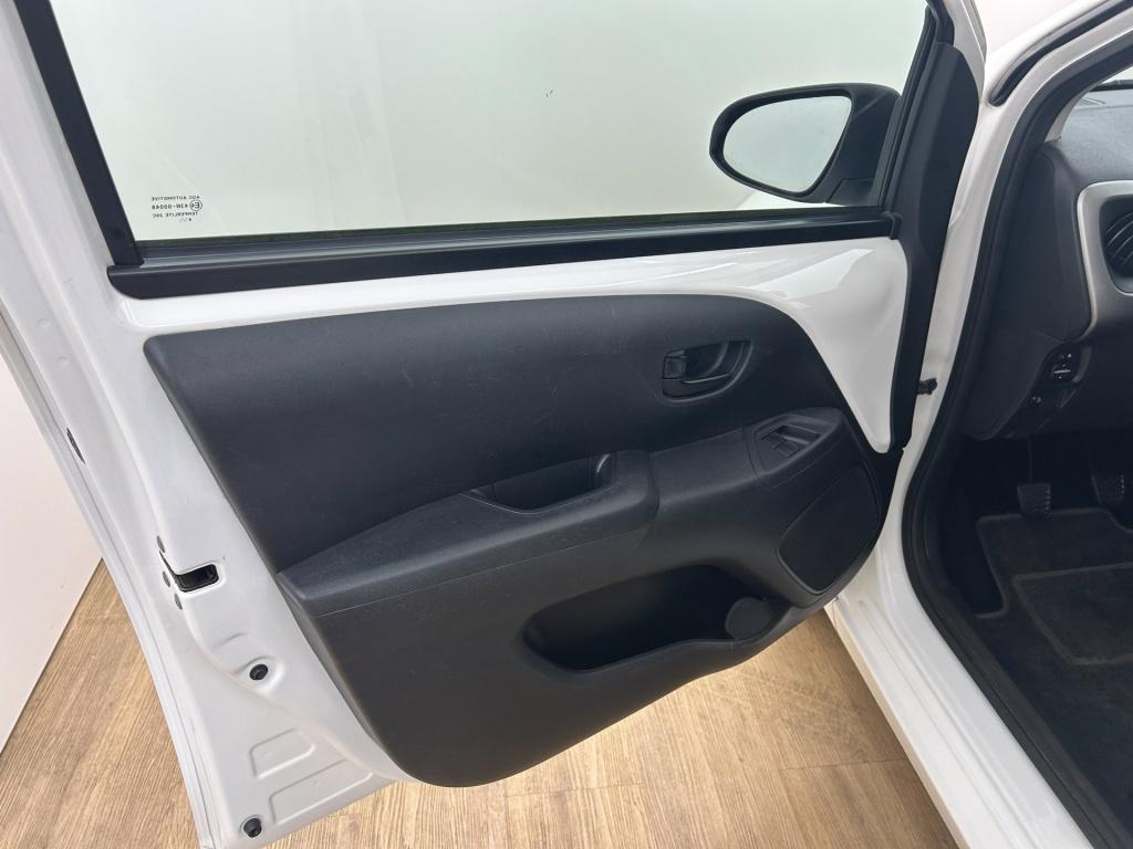 Toyota Aygo occasion 1.0 vvt-i x-play | wit | tweedehands toyota aygo | air