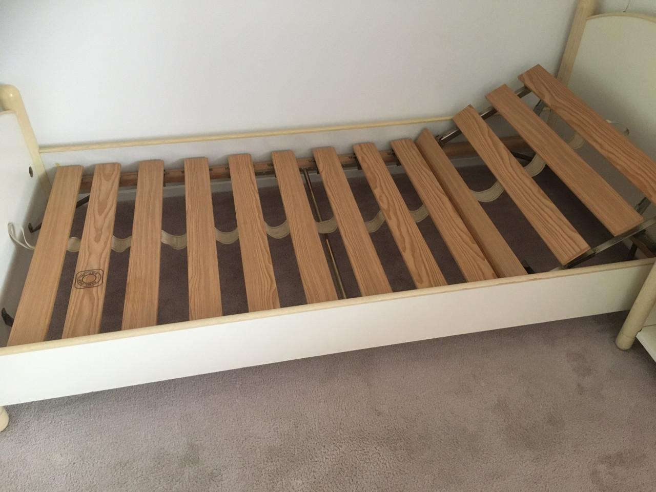 Mooi slaapkamer ameublement, éénpersoons, voor dame of meisje