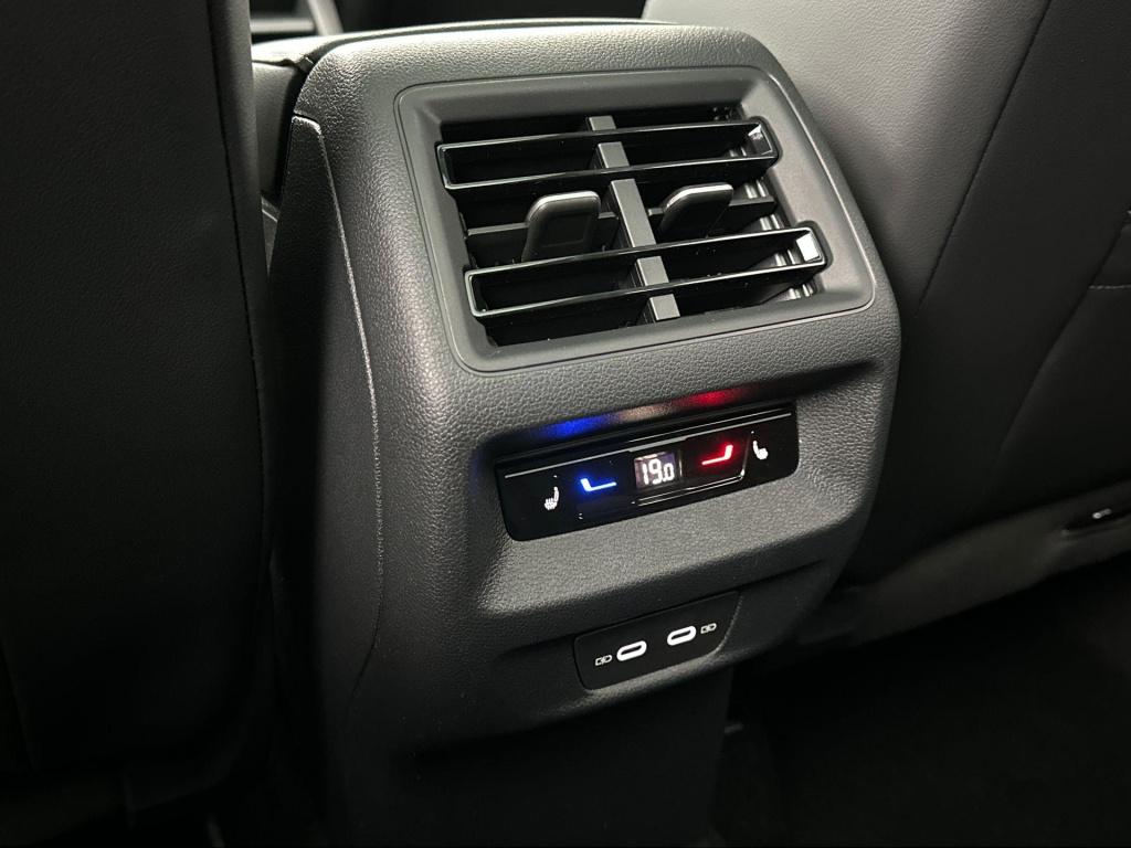 Volkswagen Tiguan r-line edition 272 plug in hybride black style pakket