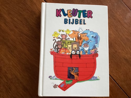 Kleuterbijbel met mooie tekeningen.