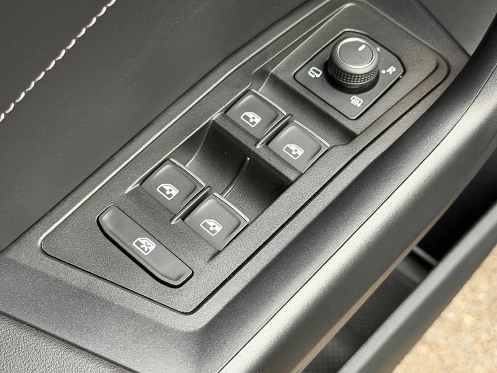 Volkswagen T-roc 1.5 tsi 150pk dsg style | navi | camera | ergo stoel | rij