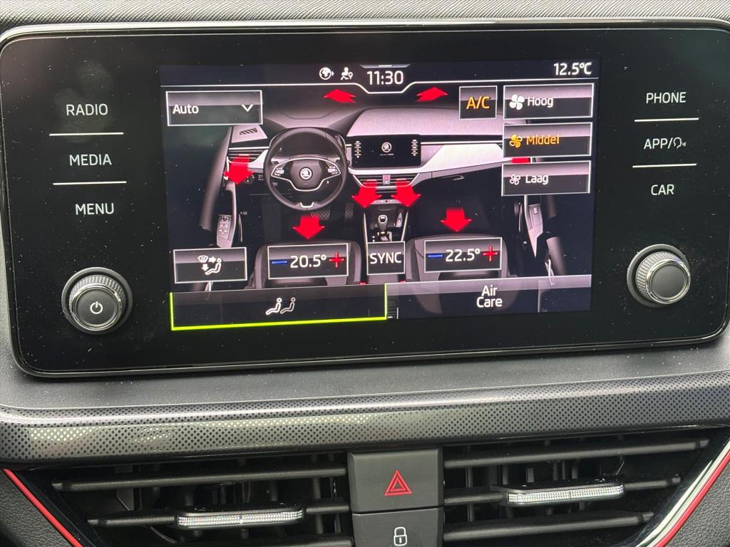 Skoda Scala 1.0 tsi 110pk sport business| carplay|panodak|17"lm| rijklaarpr