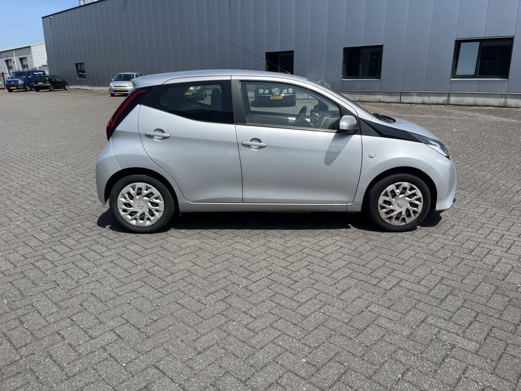 Toyota Aygo 1.0 vvt-i x-play
