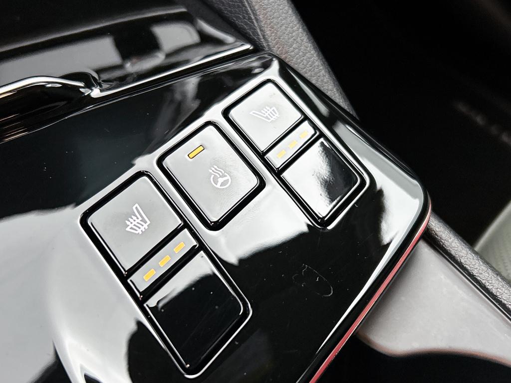 Kia Sportage 1.6 t-gdi plug-in hybrid awd dark edition stoel- stuur verwarm