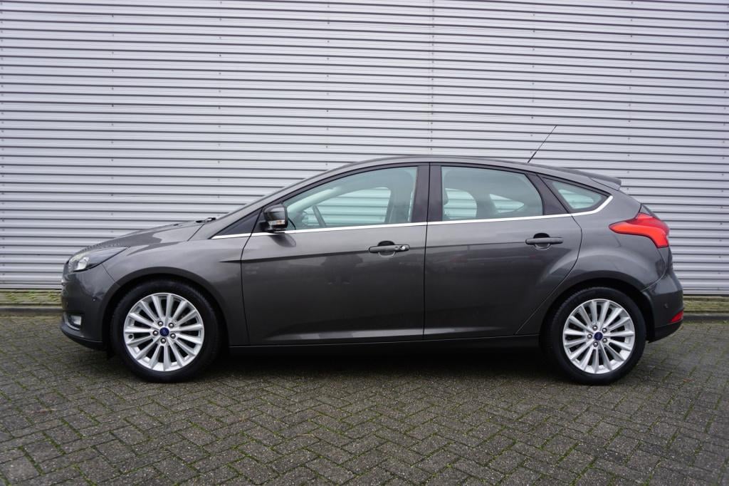 Ford Focus 1.0 titanium edition 1e eigenaar / navi / climate controle / cru