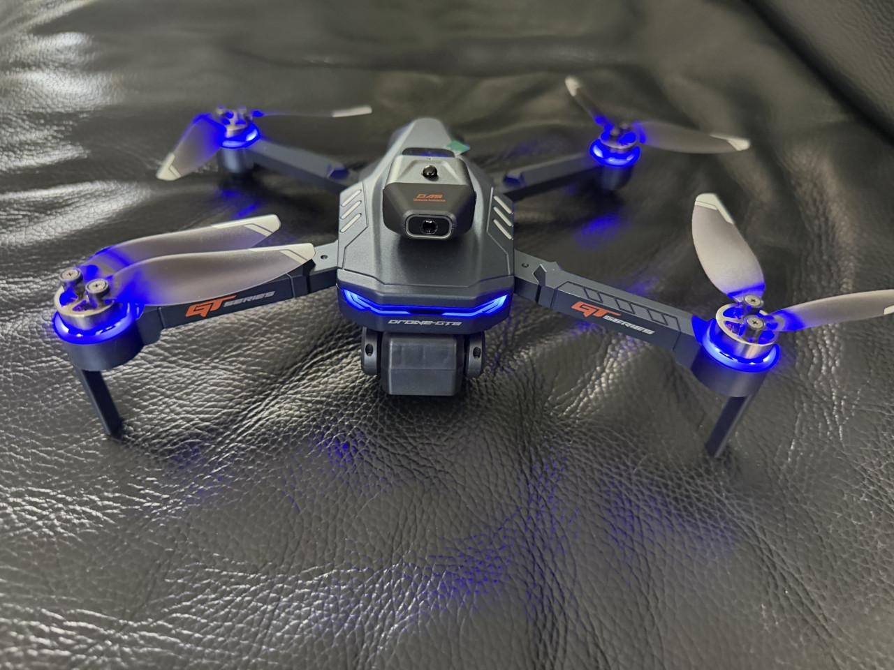 Hele goede Drone met groot scherm en onderdelen