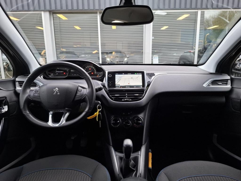 Peugeot 208 1.2 signature nav/airco/cruise/park