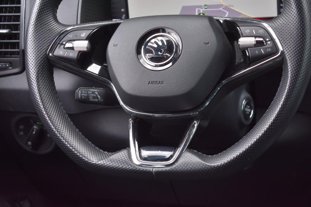 Skoda Karoq 1.5 tsi act sportline | trekhaak | canton | virtual cockpit | a