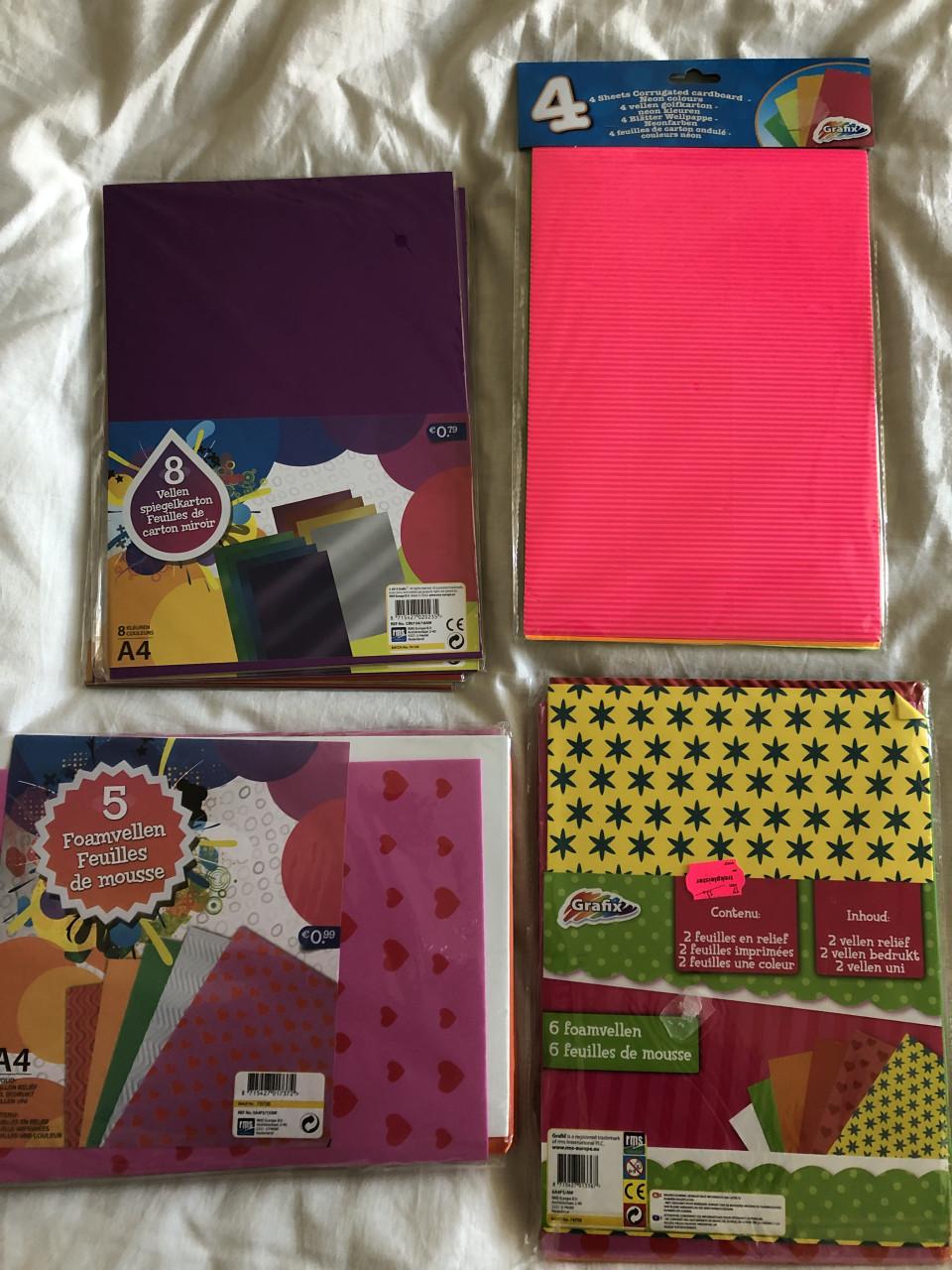 16 pakketten knutselpapier (spiegelkarton)
