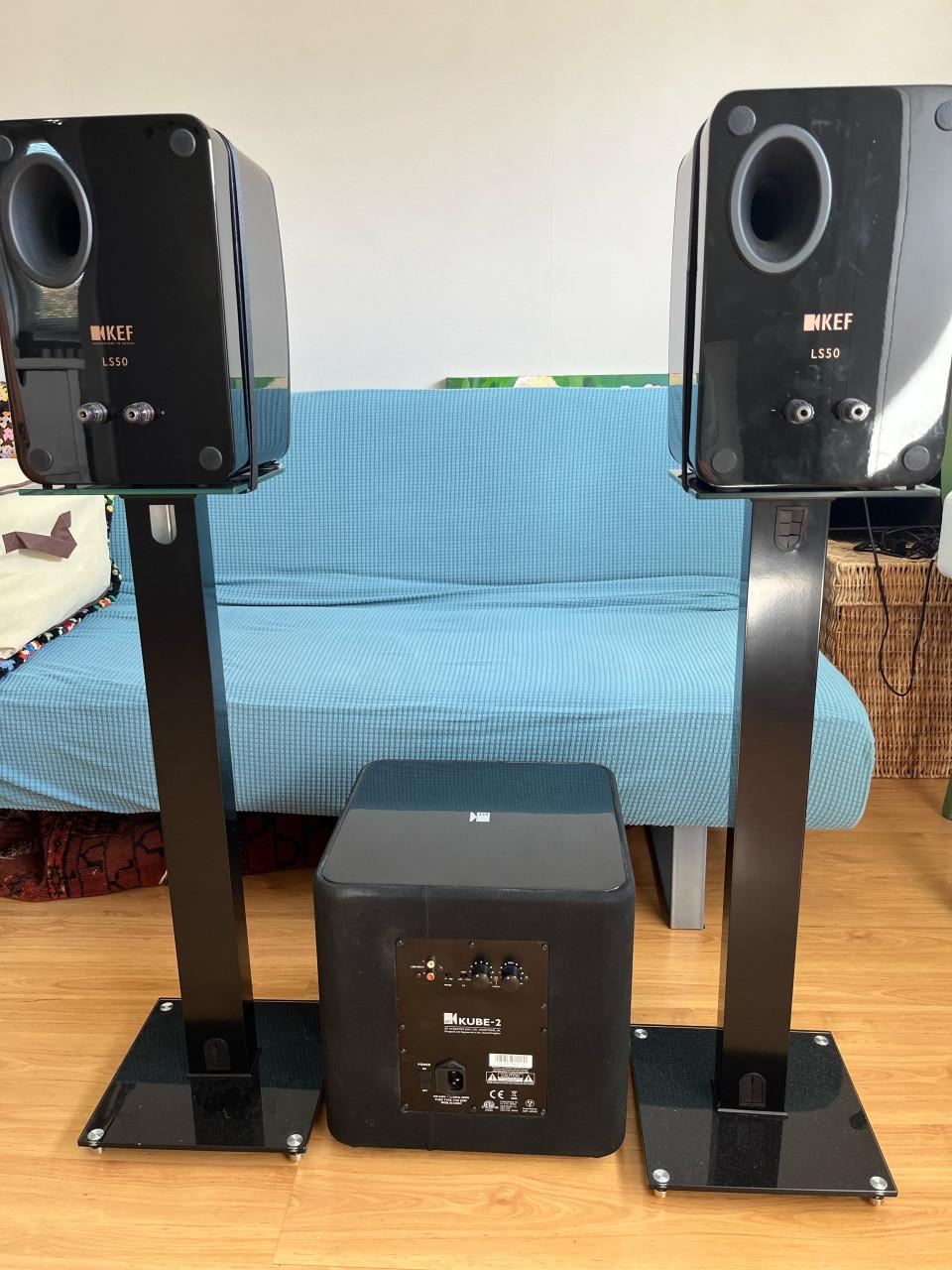 KEF LS50 High Gloss Piano Black + KEF Kube-2