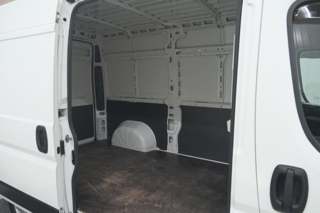 Peugeot Boxer 330 2.2 bluehdi 140 l2h2 premium | navigatie | houtenvloer in