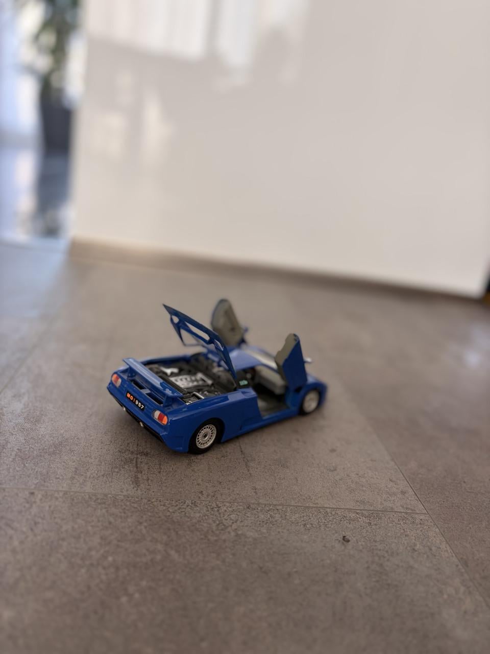 Bburago Bugatti EB110 1:24