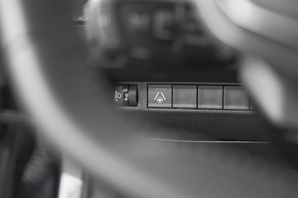 Peugeot 2008 1.2 hybrid 145 allure | 360 camera | adaptieve cruise control 