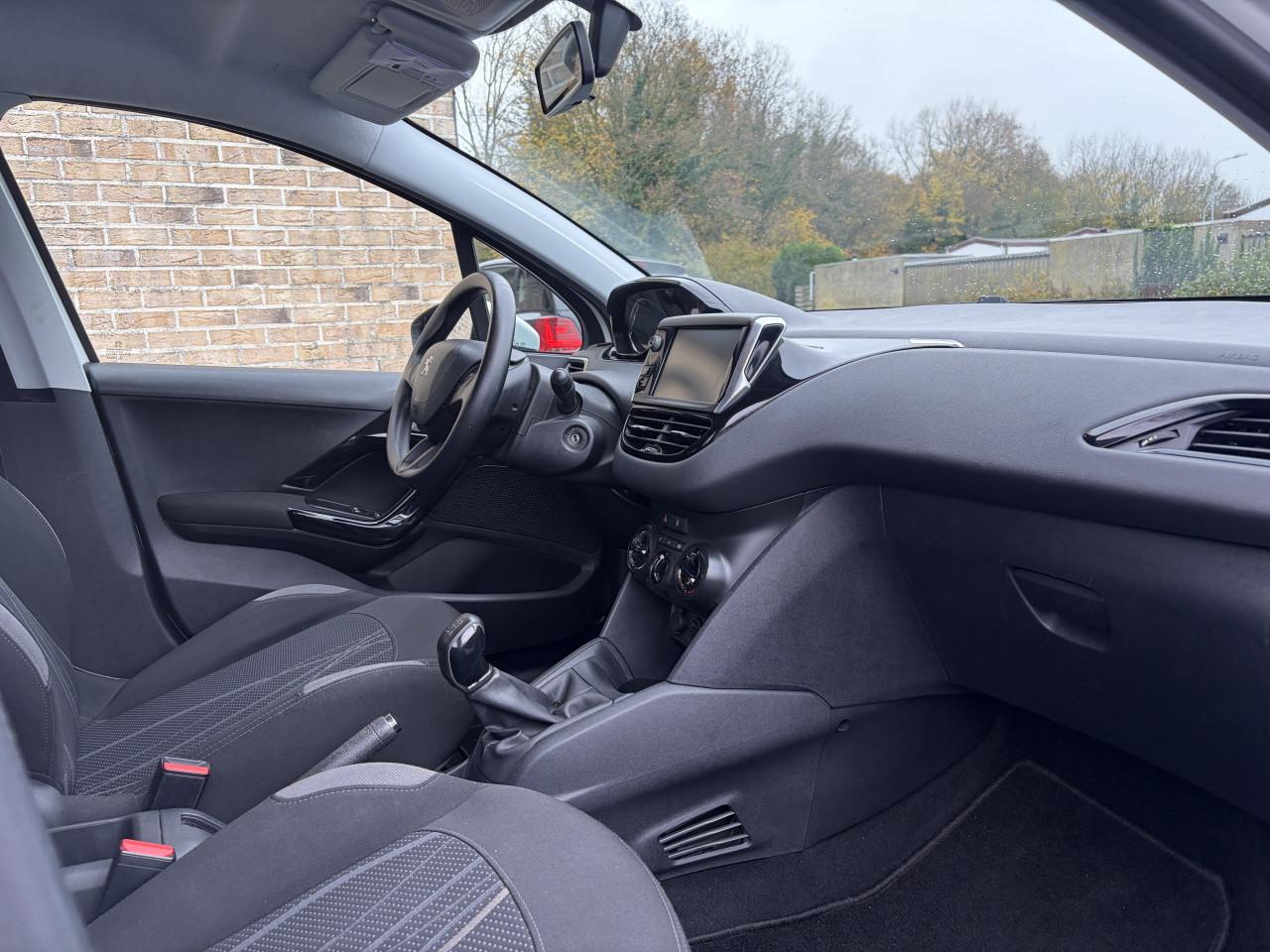 Peugeot 208 1.2vti 2013 5drs airco