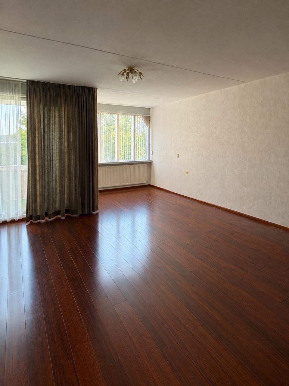 Parketvloer ca. 50 m² incl. ondervloer – zelf demonteren