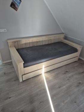 Bed 90×200