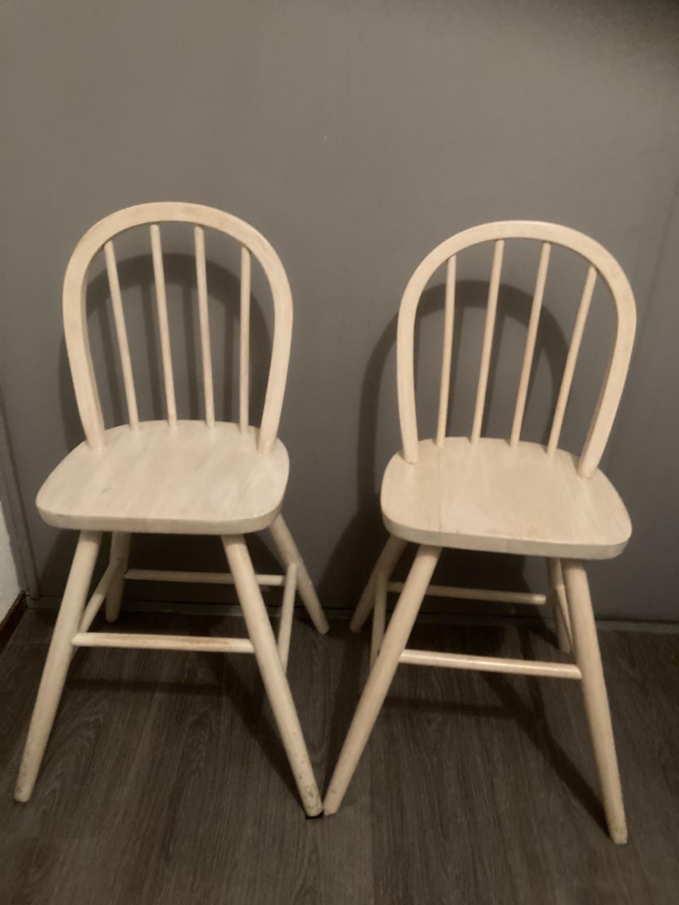 2 kinderstoelen