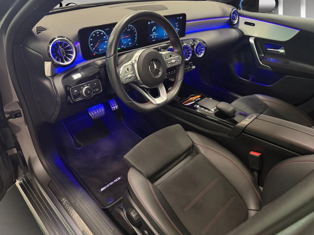 Mercedes-Benz A-Klasse 250 e amg line pano led matrix