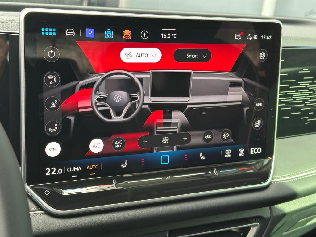 Volkswagen Tiguan 1.5 ehybrid elegance 204pk | trekhaak | 360 camera | dode