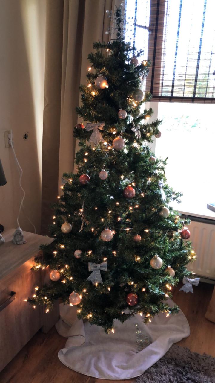 Kunst kerstboom MOET WEG