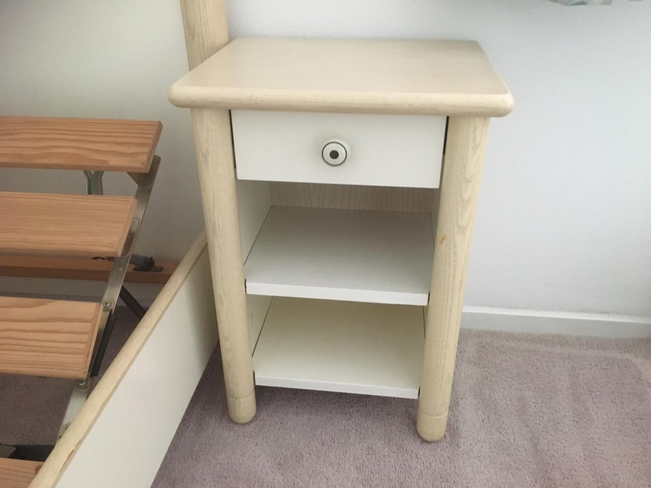 Mooi slaapkamer ameublement, éénpersoons, voor dame of meisje